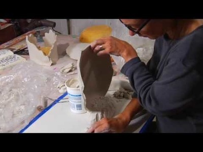 Ann Agee creating a vase