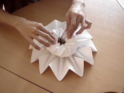 Mann craft  origami flower vase
