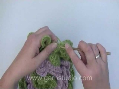 DROPS Crochet Tutorial: How to crochet a potholders with leaves -- part II