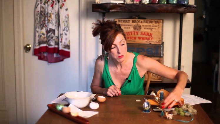 Decorating the Inside of a Natural Egg : DIY Crafts