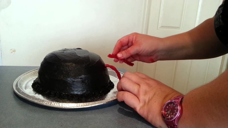 Easy DIY Cake Decor : Red back spider cake