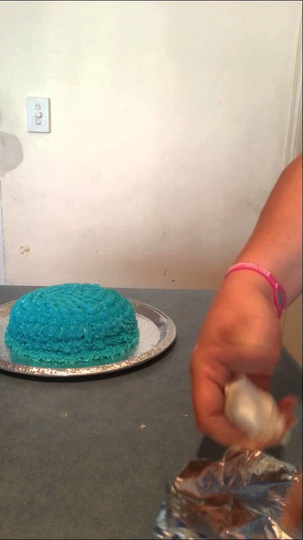 Easy DIY cake decor : Cookie monster cake