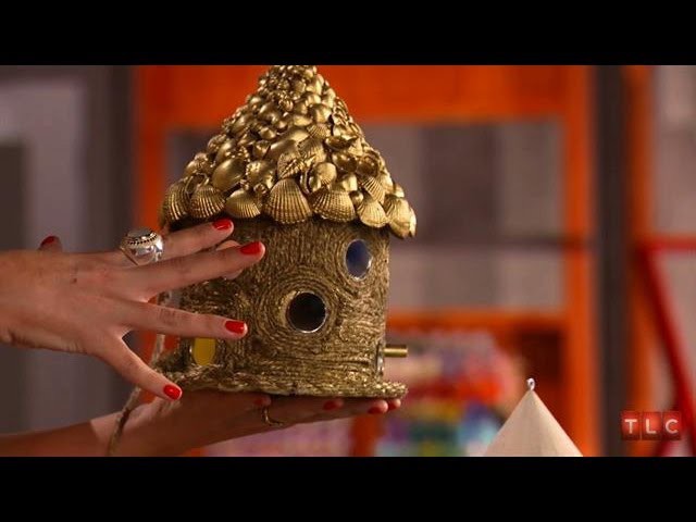 DIY Crafting - Building Birdhouses with Tori Spelling | Craft Wars