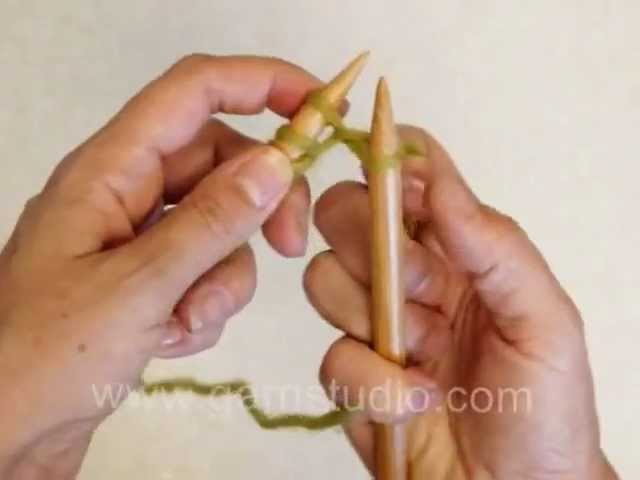 DROPS Knitting Tutorial: How to cast on in Rib
