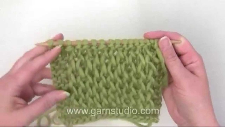 DROPS Knitting  Tutorial: How to work a waffle pattern.