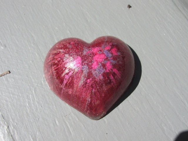 Resin Pigment Powder Heart Craft Tutorial - You Can Use Plastic Molds For Your Resin!