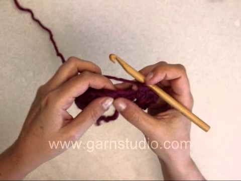 DROPS Crochet Tutorial: How to crochet a rose