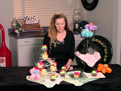 How to Decorate Party Tables With Cupcakes : Face Painting & Party Decorations