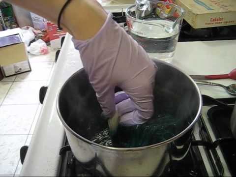 Dip Dyeing Yarn: Creating a Gradient of Color on the Stove