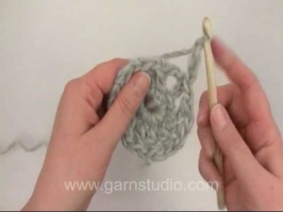 DROPS Crochet Tutorial: How to crochet a Christmas bag