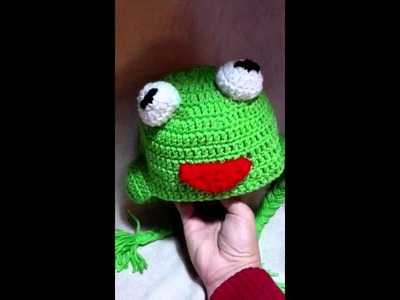2 crochet Kermit the Frog