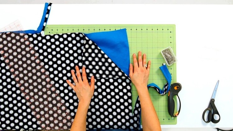 How to Trim Fabric for Fleece Blanket | No-Sew Crafts