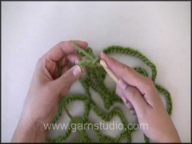 DROPS Crochet Tutorial: How to crochet a cobweb.