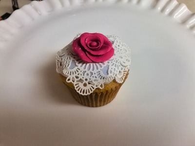 How to Decorate Your Cupcake with Cake Lace