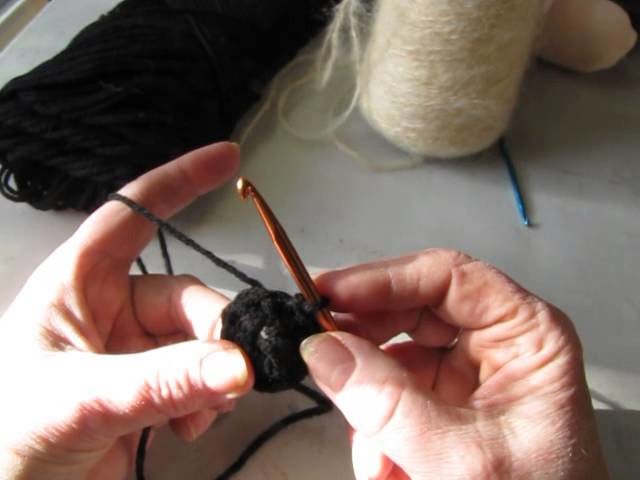 How to crochet a wig cap for a cloth doll 001