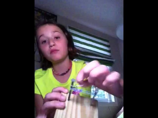 How to make a fishtail rainbow loom with a board and nails