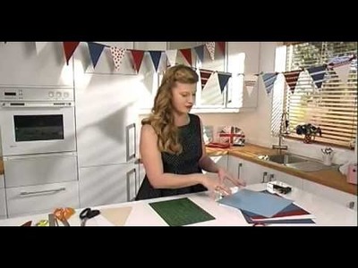 HOW TO MAKE PAPER BUNTING by Hannah Read-Baldrey