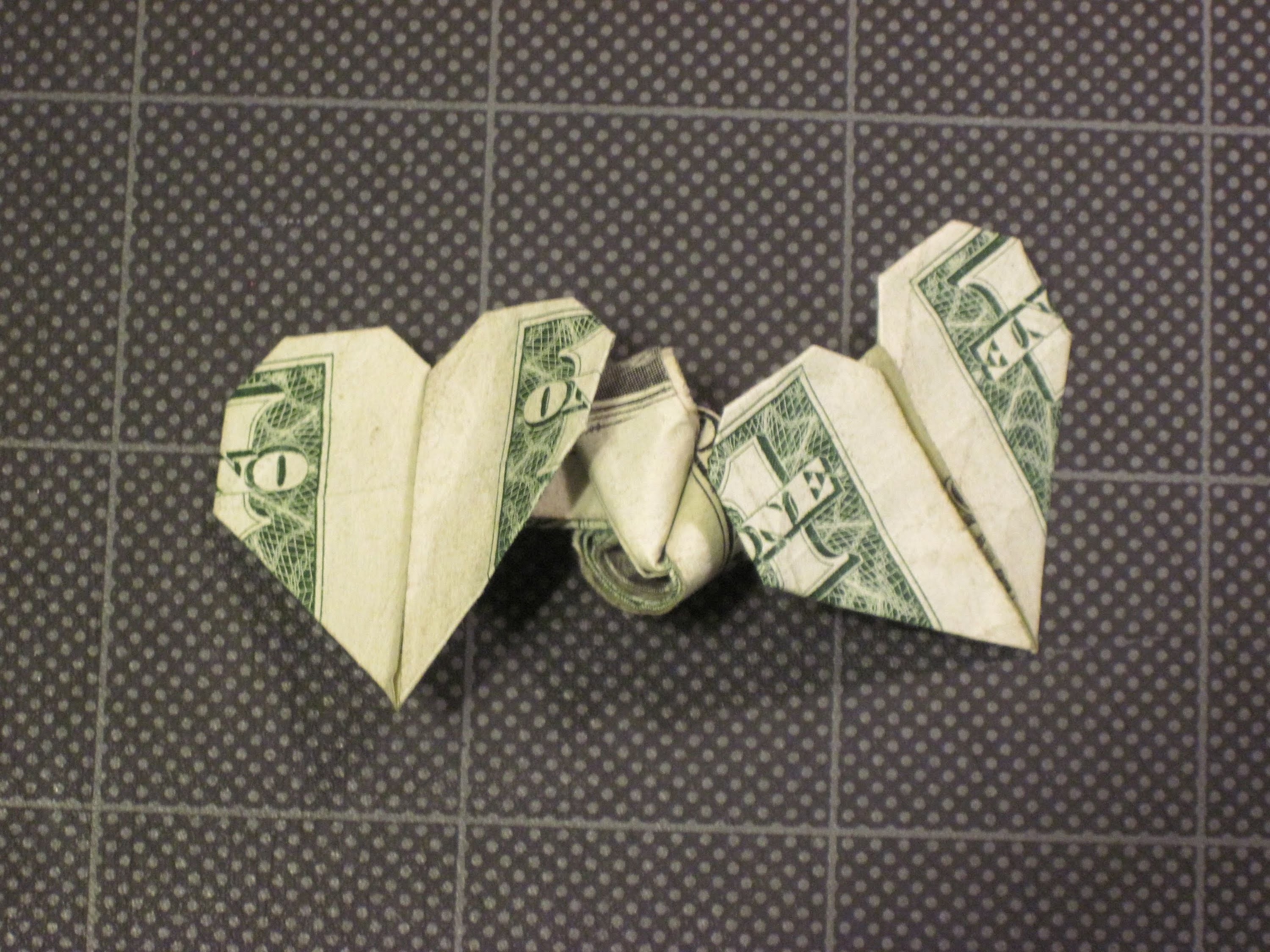 Сердце из денег. Сердце из купюры. Сердечко из купюры. Оригами из купюры. Сердечко из купюры оригами.