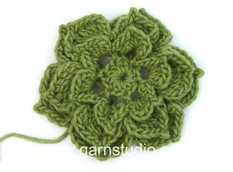 DROPS Crocheting Tutorial: How to work a large rose flower.
