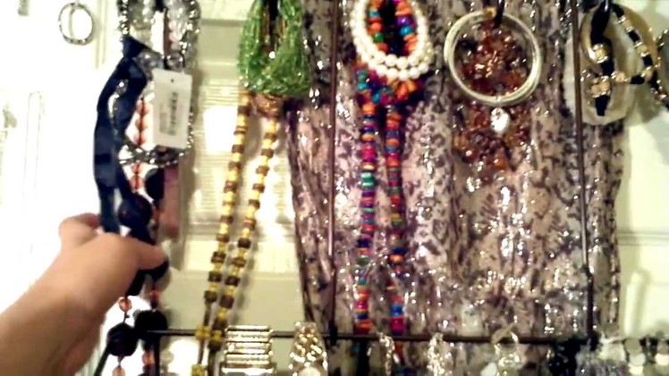 HOW TO DIY OVER THE DOOR JEWELRY ORGANIZATION VIDEO. THE FINISHED PRODUCT. I LOOOOOOVE IT!