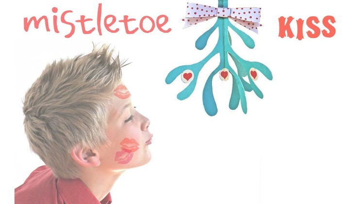 How to make a paper mistletoe (free printable template) to get a xmas kiss!
