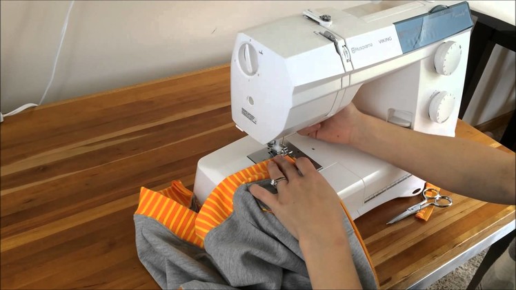 Sewing a zipper on a sweatshirt with Brindille & Twig