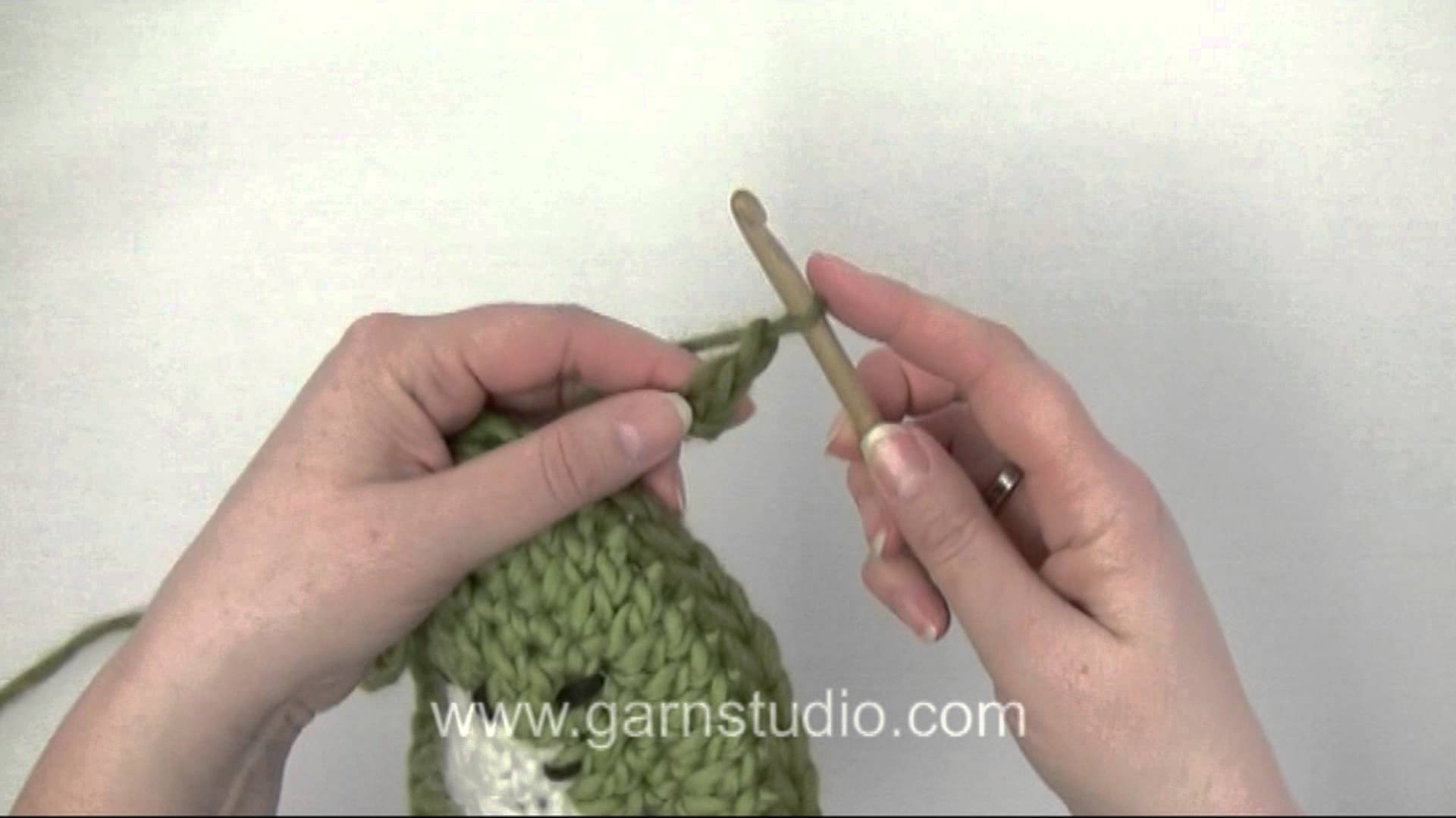 DROPS Crochet Tutorial: How to knit a strap to pot holder