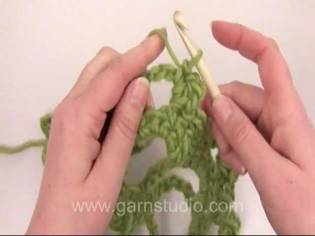 DROPS Crochet Tutorial: How to crochet a christmas star