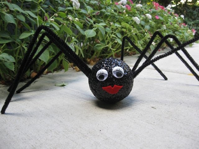 Halloween Glitter Spider Craft Tutorial
