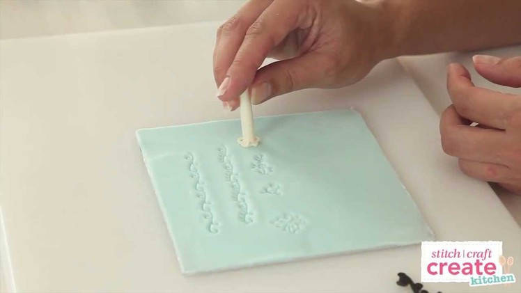 How to mould buttons and add patterns to sugarpaste | Cake Craft Made Easy