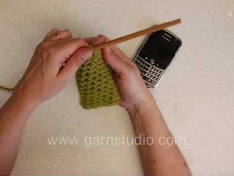 DROPS Crochet Tutorial: How to crochet a cellphone cozy