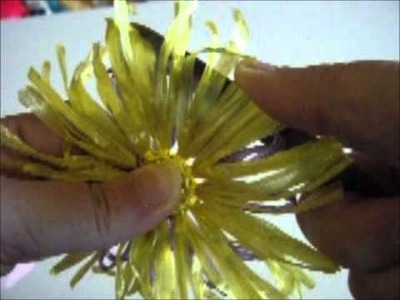 Flower Looms: Curling the petals on a ribbon straw flower