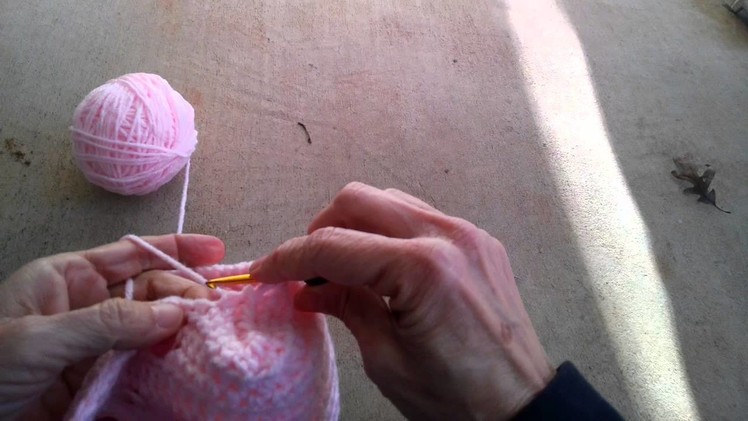 How to join two edges and simultaneously crochet a very modest gusset