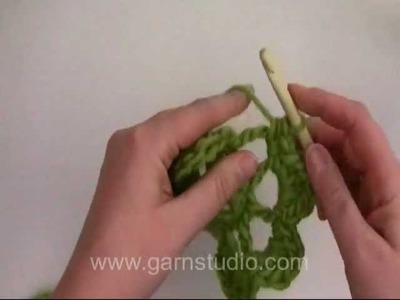 DROPS Crochet Tutorial: How to crochet a flower.