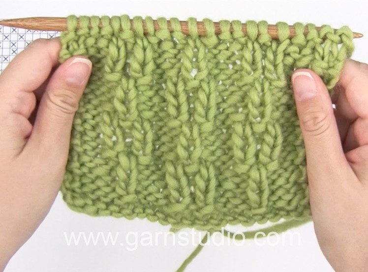 DROPS Knitting Tutorial: How to work a mosaic pattern