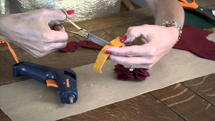 How to Make a Vintage Felt Flower Corsage Brooch : Felt Crafts & More