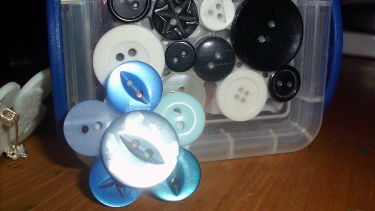 3 Easy Button Crafts