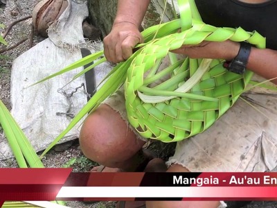 Cook Islands Holiday Guide - Mangaia Hat Weaving with Mama Tere
