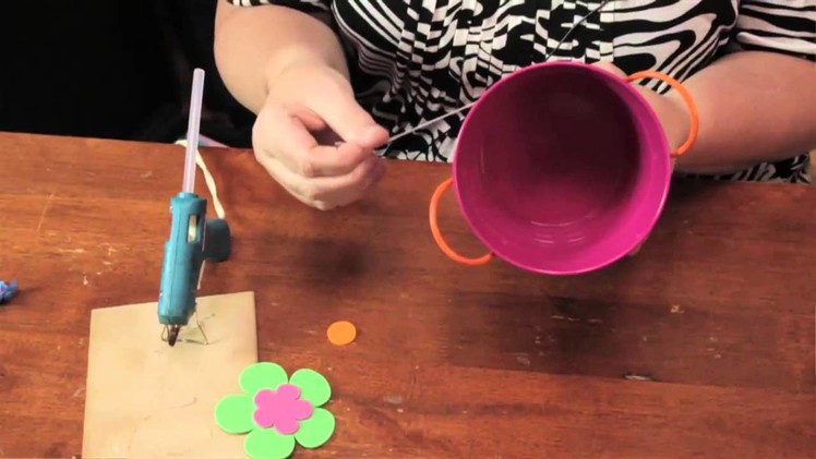 How to Decorate a Pot : Summer Crafts