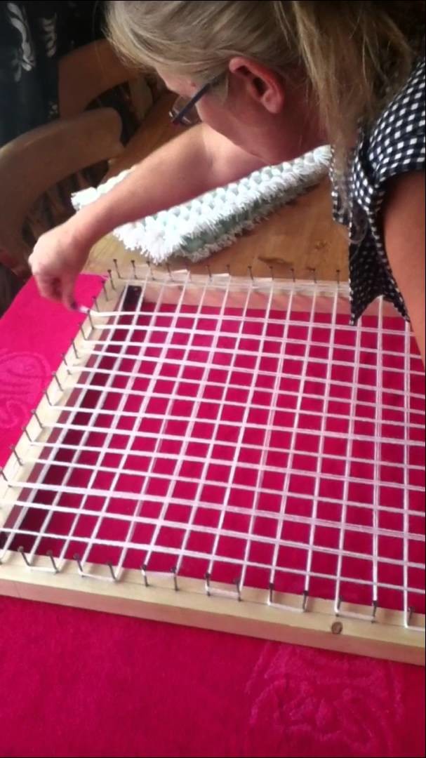 Loom board pom pom blanket part 1