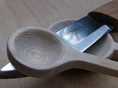 Bushcraft - How To Carve A Spoon From Wood.