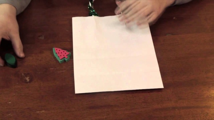 Simple Christmas Decorations for a White Paper Bag : Decorative Crafts for All!