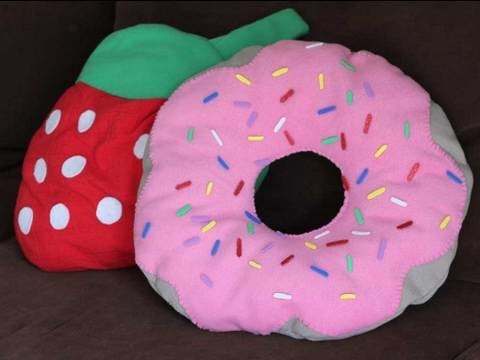 DIY Donut Pillow w. Strawberry Frosting How to Make