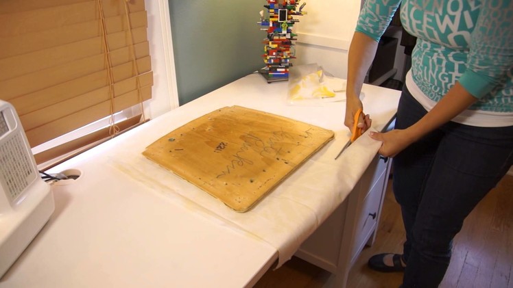 Reupholstering Seat Cushions With Vinyl : Home Decor Crafts
