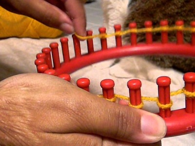 Casting on a round loom