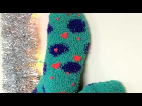 DIY Christmas Gifts: No-Slip Fuzzy Socks (Day22)
