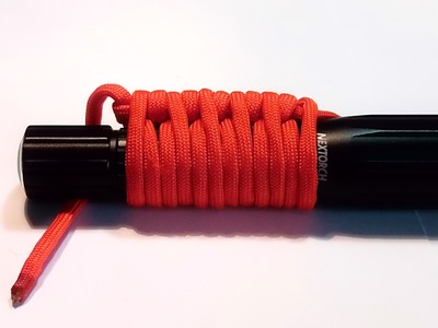 Simple Paracord wrap, 1 second to unwrap