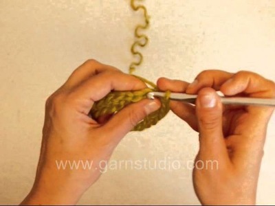 DROPS Crochet Tutorial: How to crochet sc in the round