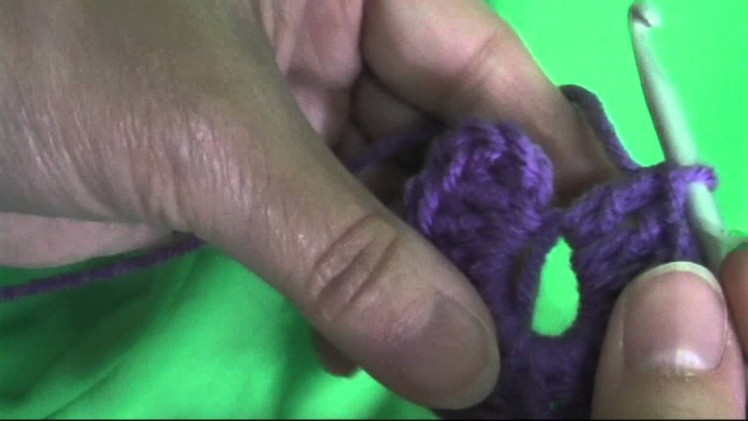 How to make a crochet yo-yo.