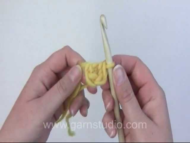 DROPS Technique Tutorial: How to crochet a little horn (0-928)